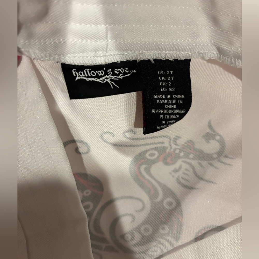Hallow’s Eve White Martial Arts Uniform with Snake Design - Picture 4 of 4